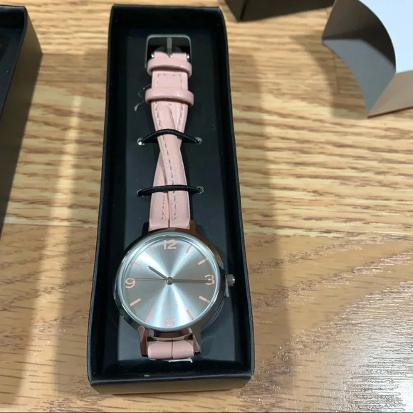 Avon Criss Cross watch, one in mint and one in peach NIB - Picture 3 of 8